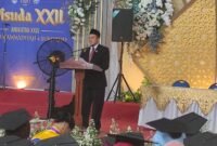Kepala SMK Muhammadiyah 4 Sukorejo, Shofiq Ghorbal, memberikan sambutan saat prosesi Wisuda XXII Angkatan XXIV SMK Muhammadiyah 4 Sukorejo di Kendal, Sabtu (9/5/2026). (Istimewa/Wawasannews)