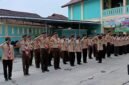 Keterangan foto:
Peserta Pramuka SMA NU 05 Brangsong mengikuti upacara pelantikan Bantara Ambalan Gus Dur–Hj. Sholichah di halaman sekolah, Jumat (16/5/2026). (Istimewa/Wawasannews).