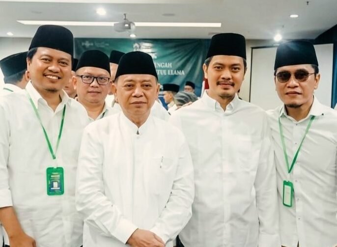 Dari kanan ke kiri, Gus Yusuf Chudlori, KH. Mashuri Malik selaku Ketua Pengurus Pusat (PP) LAZISNU periode 2010–2015, KH. Imam Jazuli, dan Gus Miftah. (Istimewa/Wawasannews)