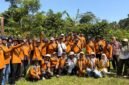 Petani kopi dari Kecamatan Limbangan dan Sukorejo berfoto bersama di kebun kopi Desa Tamanrejo, Kendal, usai mengikuti studi tiru budidaya kopi yang digelar Dinas Pertanian dan Pangan Kabupaten Kendal. (Istimewa/Wawasannews)