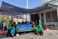 Santri TPQ Darus Sakinah bersama Yayasan Insan Bahagia Kendal berfoto usai kegiatan bakti sosial penyemprotan Eco Enzyme di salah satu lokasi penyembelihan hewan kurban di wilayah Griya Praja Mukti, Kendal, Rabu (27/5/2026). (Istimewa/Wawasannews)
