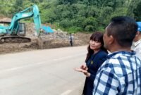 Ketua Komisi C DPRD Kabupaten Kendal, Sisca Meritani, melakukan sidak ko lokasi pengerukan tanah di kawasan Sepetek, Desa Kertosari, Kecamatan Singorojo, Kamis (21/5/2026). Foto: Wawasannews.com