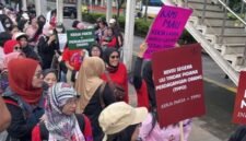 Suasana sejumlah peserta aksi damai dari Aliansi Perempuan Indonesia di Dukuh Atas, Jakarta Pusat, Jumat, (1/5/2026). (Istimewa/Wawasannews)