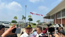 Menteri Keuangan Purbaya Yudhi Sadewa menjawab pertanyaan wartawan usai menghadiri acara penyerahan sejumlah alutsista udara di Pangkalan TNI Angkatan Udara Halim Perdanakusuma Jakarta, Senin (18/5/2026). (Istimewa/Wawasannews)