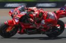 Pembalap Ducati Lenovo Team Francesco Bagnaia memacu kecepatan motornya dalam sesi latihan bebas MotoGP Indonesia 2025 di Sirkuit Internasional Pertamina Mandalika, Lombok Tengah, Nusa Tenggara Barat, Jumat (3/10/2025). (Istimewa/Wawasannews).