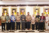 Wakil Ketua Ombudsman RI Rahmadi Indra Tektona (keenam kiri) dalam audiensi bersama Ketua Mahkamah Agung Sunarto (keenam kanan), di Jakarta, Jumat (22/5/2026). (Istimewa/Wawasannews)