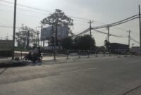 Akses baru menuju Kawasan Industri Kendal (KIK) melalui jalur depan gerbang Pelabuhan Kendal yang dibuka untuk membantu mengurai kepadatan lalu lintas pada jam masuk kerja, Rabu (3/6/2026).
Foto: Istimewa/Wawasannews.com 