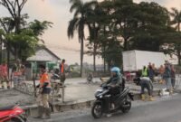 Pekerja melakukan pengecoran Jalan Pantura Brangsong, Kabupaten Kendal, Selasa (2/6/2026). (Istimewa/Wawasannews)