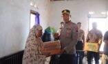 Terobos Rob 2 Kilometer, Kapolres Kendal Datangi Rumah Warga yang Terisolasi di Balok